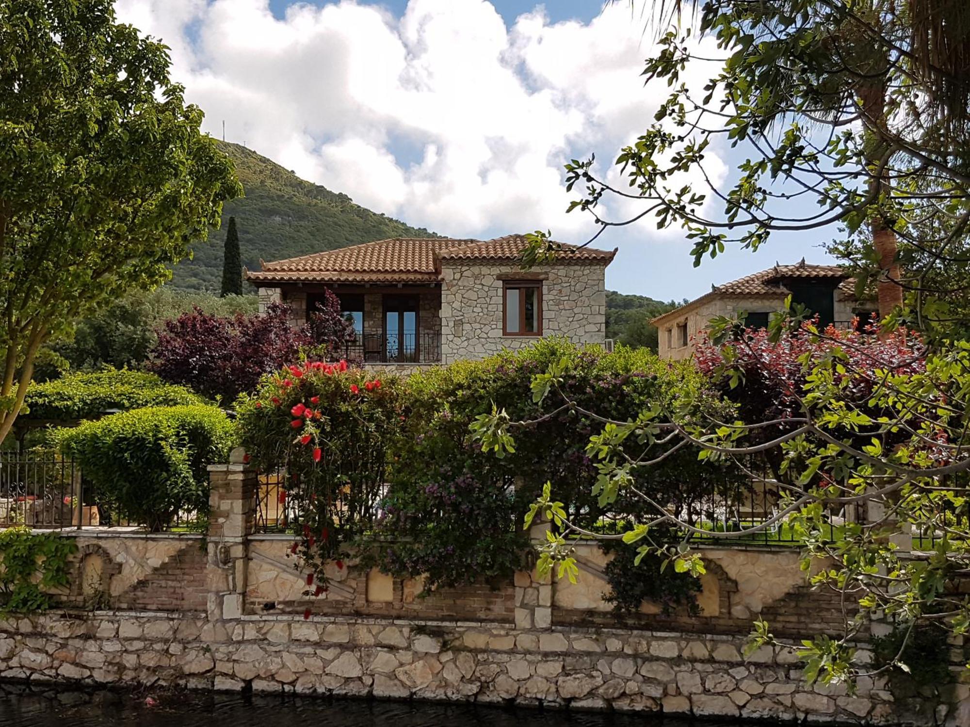 Castello Bellos Villas & Apartments Keri Exteriör bild
