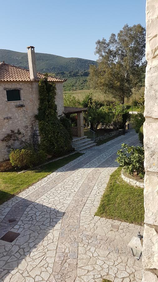Castello Bellos Villas & Apartments Keri Exteriör bild
